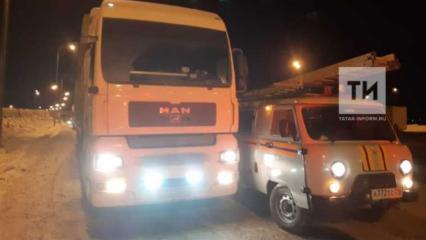 В Татарстане водителю пришлось вызывать спасателей из-за захлопнувшейся двери - НТР 24