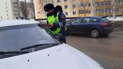 В Нижнекамске 18 водителей получили штраф за то, что не пропустили пешеходов
