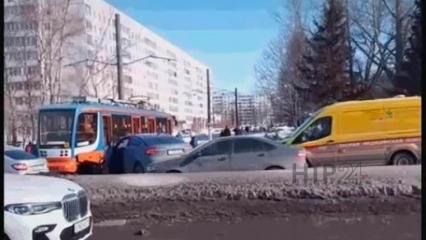 В аварии с трамваем пострадала беременная нижнекамка - НТР 24