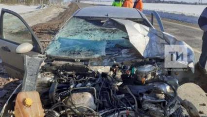 В Татарстане столкнулись легковушка и грузовик, есть пострадавший - НТР 24