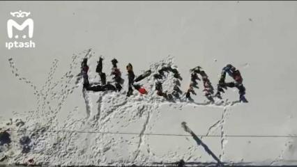 В Казани дети встали на колени, чтобы выложить на снегу слово «школа» - НТР 24