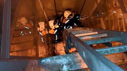 В Татарстане мама с годовалой дочкой почти 2 часа провела в застрявшем лифте надземного перехода - НТР 24