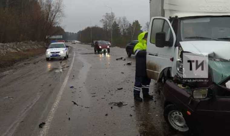 В Татарстане произошло ДТП с участием грузовика и легковушки, есть пострадавший
