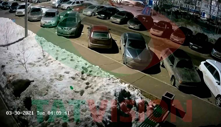 В Нижнекамске камера видеонаблюдения на доме сняла своего похитителя