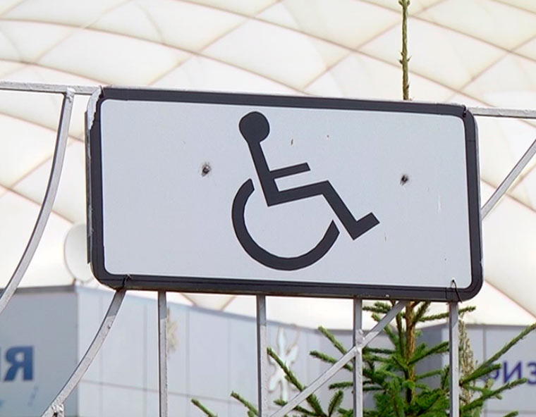 Нижнекамская прокуратура потребовала выделить парковочные места для инвалидов в двух торговых центрах