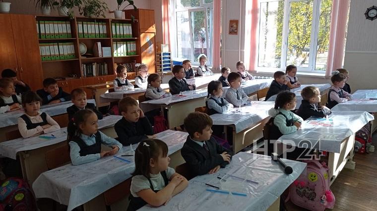 Татарстанцам напомнили о правилах записи детей в первый класс