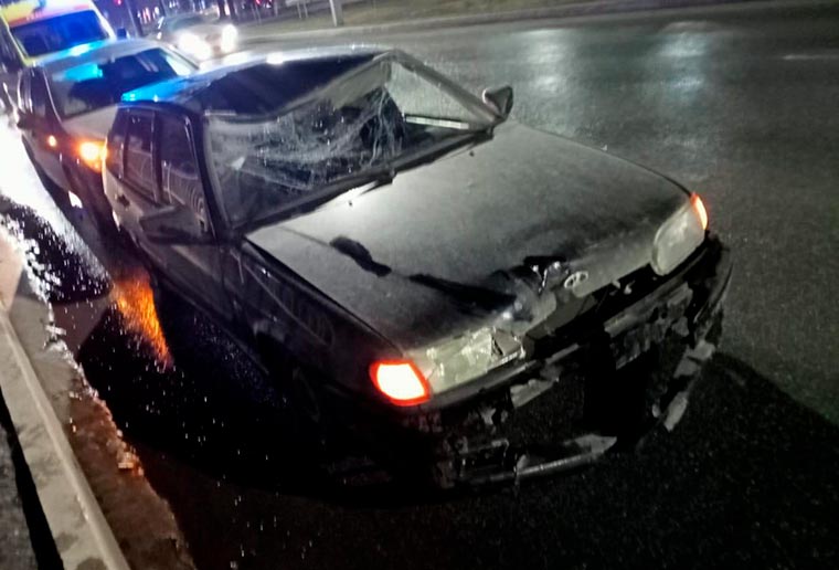 В Нижнекамске сбитый пешеход помял головой крышу и разбил лобовое стекло машины