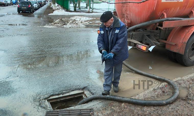 В Нижнекамске чистят ливневую канализацию