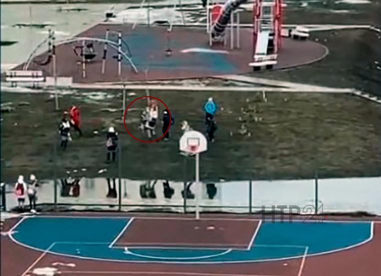 В Нижнекамске около школы собака набросилась на ребёнка