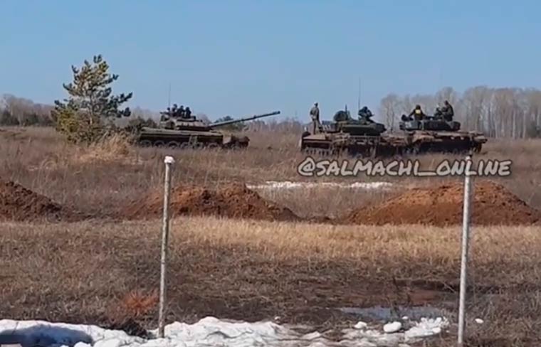 Жители Татарстана сняли на видео, как под Казанью собираются танки