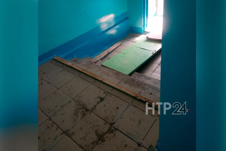 Соцсети: в Нижнекамске рабочие запретили пожилому жильцу выходить из дома - он портит свежую плитку