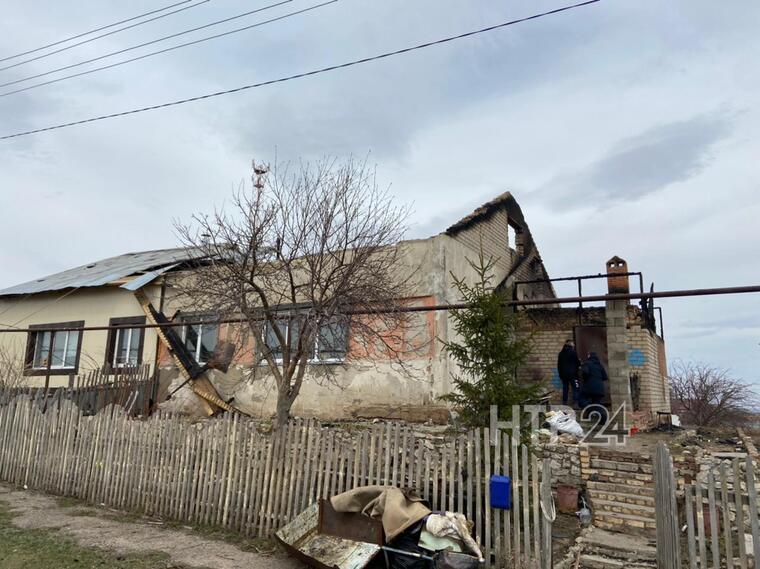 В Нижнекамском районе у бывшей учительницы сгорел дом, нужна помощь