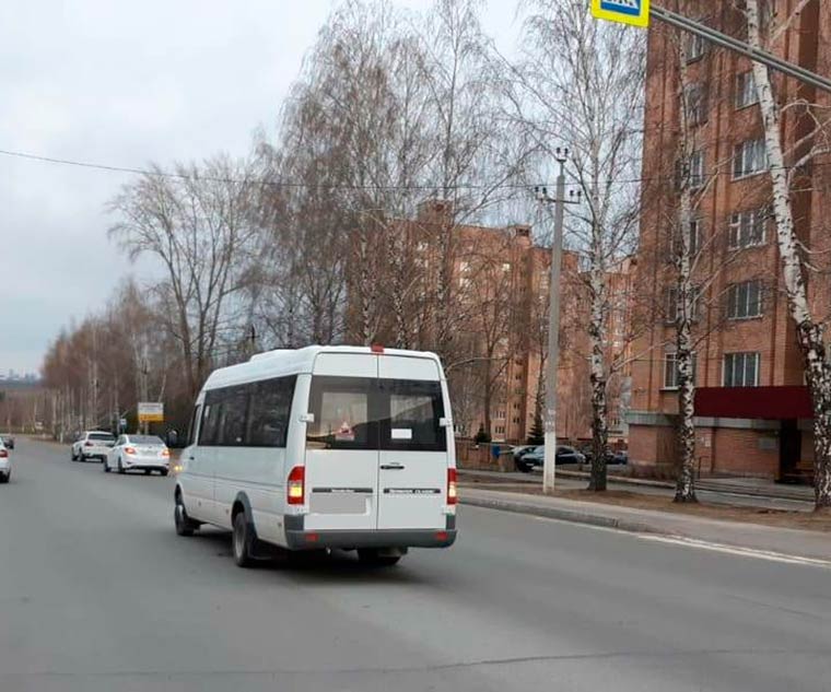 В Нижнекамске напротив ДНТ микроавтобус сбил пенсионерку на пешеходном переходе