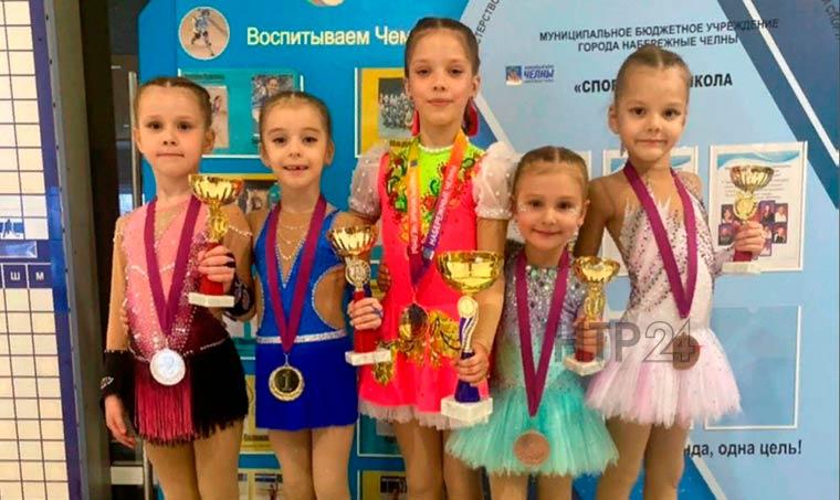 Нижнекамские фигуристки вернулись с турнира «Кубок Челнов» с десятком наград