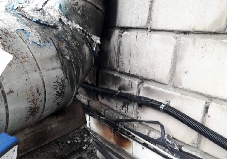 В одном из заведений Казани произошло возгорание трубы