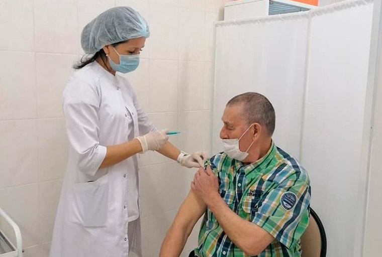 В Нижнекамске будут делать прививки от COVID-19 в майские праздники