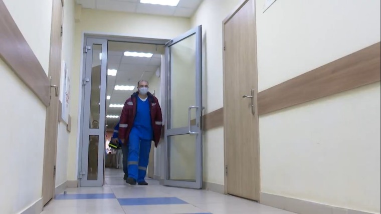 В Нижнекамске в День работника скорой медпомощи врачи продолжают спасать людей