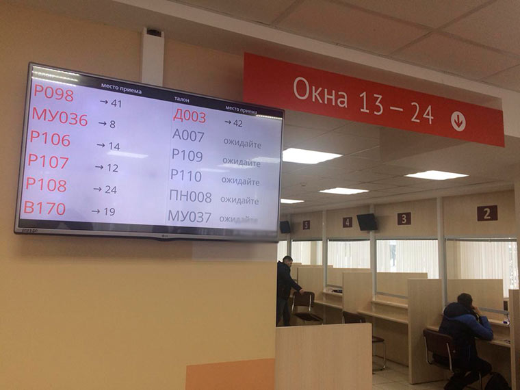 В офисах МФЦ Татарстана волонтёры помогают посетителям в голосовании по благоустройству парков и дворов