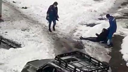 Врачи скорой помощи в Нижнекамске протащили человека по снегу и грязи