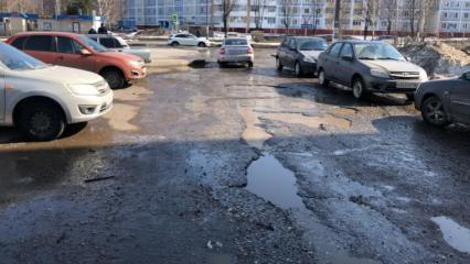 Нижнекамец показал плачевное состояние дороги на пр.Шинников
