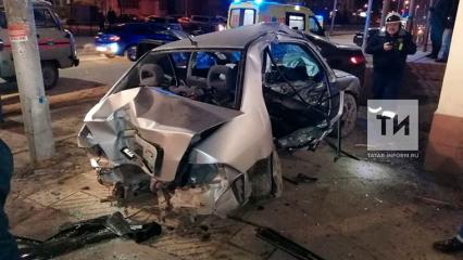 Сотрудник ГИБДД устроил страшную аварию в Казани — пять парней в больнице