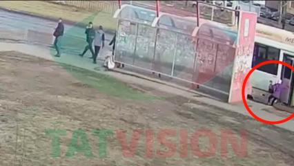 В сети появилось видео наезда автобуса на жительницу Нижнекамска