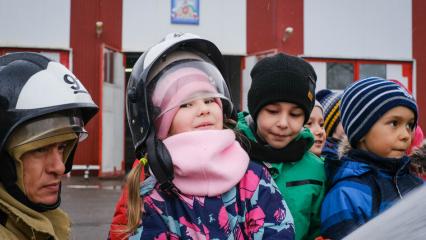 В Нижнекамске дошколята познакомились с профессией огнеборца