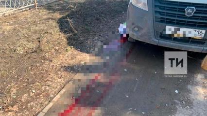 В Татарстане микроавтобус насмерть сбил студента медколледжа на тротуаре