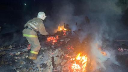 В селе Нижнекамского района во время пожара сгорела баня и дворовые постройки