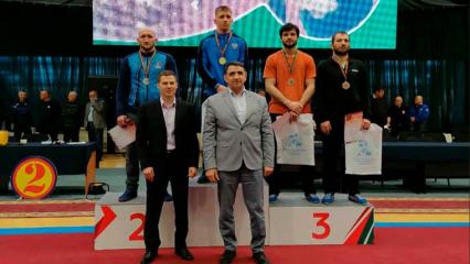 С турнира по вольной борьбе в Казани нижнекамцы привезли 4 медали