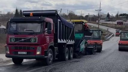В Нижнекамском районе укладывают асфальт на дороге у моста через Субай - НТР 24