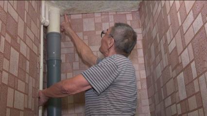 Пенсионер из Нижнекамска опасается прорыва трубы в своей квартире - НТР 24