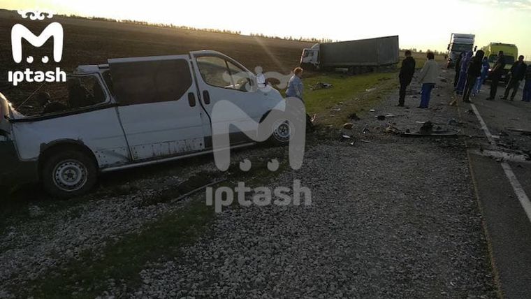 В Татарстане при столкновения микроавтобуса  и фуры погибло 5 человек
