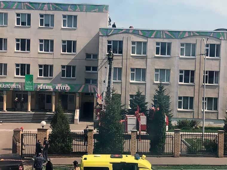 Президент Татарстана приехал на место стрельбы в школе
