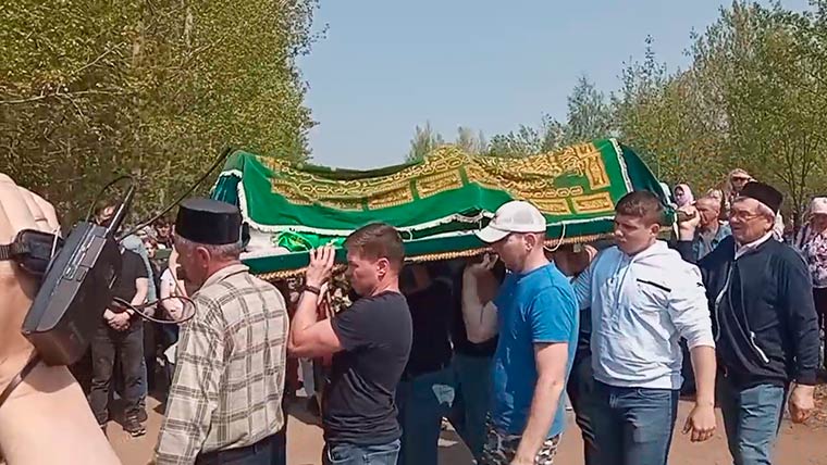 В Казани прощаются с учителем английского языка, погибшей при стрельбе в гимназии №175