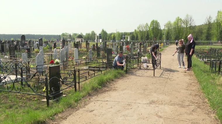 Нижнекамцы в Радоницу навестили могилы своих близких