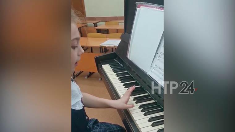 Жители Нижнекамска могут помочь слабослышащей девочке, занимающейся музыкой