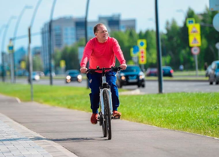 Мэр Нижнекамска доехал до работы на велосипеде в рамках всероссийской акции