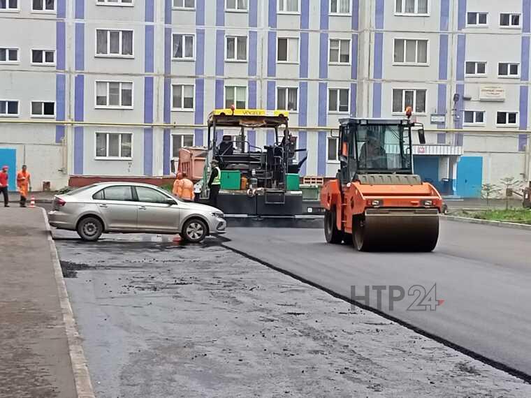 В Нижнекамске припаркованный автомобиль помешал долгожданному ремонту дороги