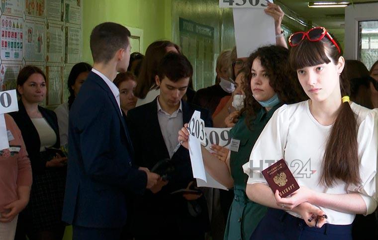 В Нижнекамске более 200 выпускников сдали ЕГЭ по химии, литературе и географии