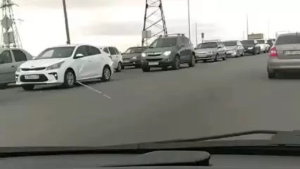 Под Нижнекамском из-за ямы на мосту через Зай образуются гигантские пробки - НТР 24