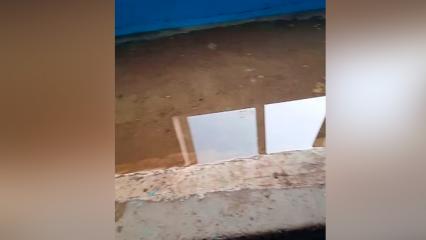 Подъезд дома в Нижнекамске залило водой с 5 по 1 этажи - НТР 24