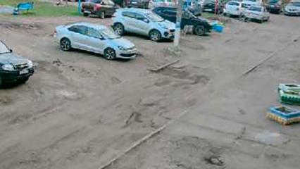 Нижнекамский водитель пожаловался на двор без парковки для автомобилей - НТР 24