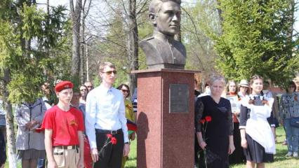 В Лаишево открыли бюст Героя Советского Союза Бориса Кузнецова - НТР 24