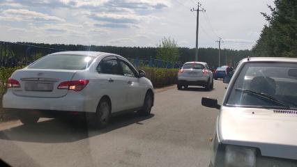 На нижнекамском кладбище образовался автомобильный коллапс - НТР 24