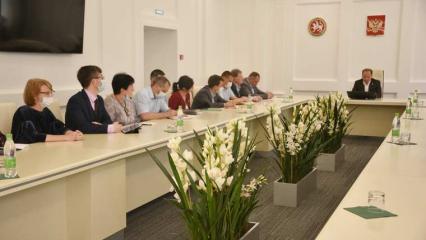 Мэр Нижнекамска провёл совещание с директорами школ после ЧП в казанской гимназии - НТР 24