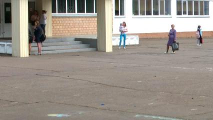 В Нижнекамске родители провожали детей в школу и встречали их с уроков - НТР 24