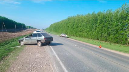 В Нижнекамском районе «девятка» врезалась в «Мерседес» - НТР 24