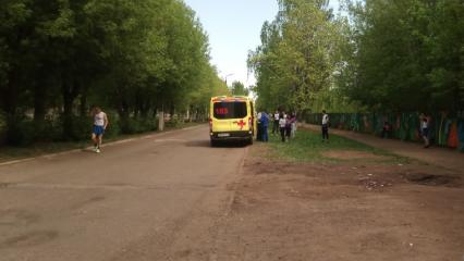 В Нижнекамске школьник повредил ногу, когда бегал по дублёру - НТР 24