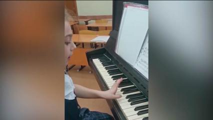Жители Нижнекамска могут помочь слабослышащей девочке, занимающейся музыкой